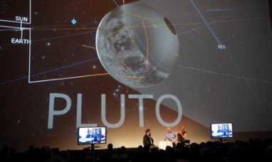Figura 2. Un evento astronomico dal vivo, che collega siti di tutto il mondo. OpenSpace ha visualizzato come la sonda New Horizons ha trasferito le immagini di Plutone, il 14 giugno 2015.